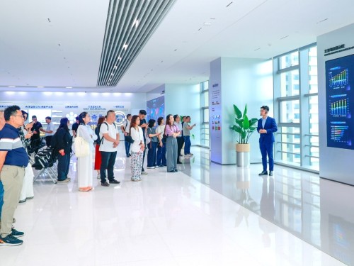 与会企业代表实地考察横琴粤澳深度合作区，调研商业布局与营商环境